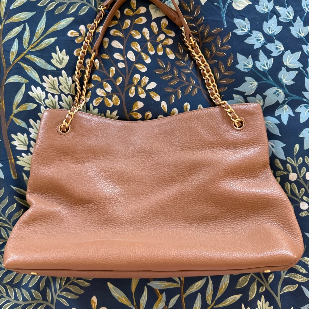 Tory Burch British Tan Pebbled Leather Shoulder Bag with Gold Chain - Picture 2 of 12